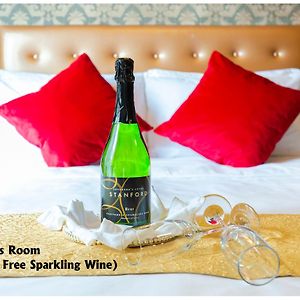 Lovers Room Sparkling